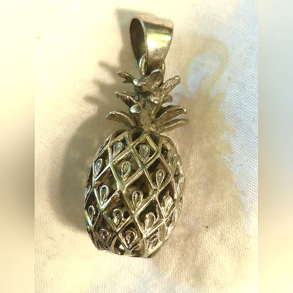 Cute sterling silver pineapple pendant/charm